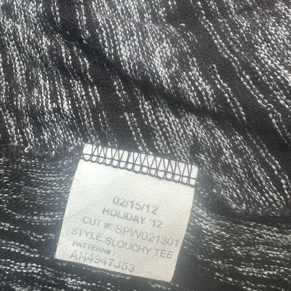 Vintage 2012 7 for all Mankind slouchy tee size M?
Pit to pit: 22”
Length: 25” - Picture 6 of 6